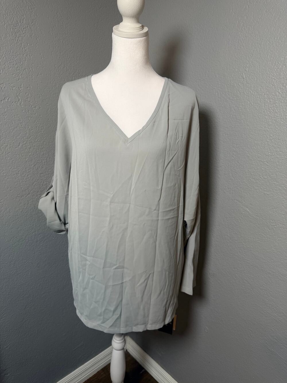 Halara Women's Light Gray V-Neck Roll Tab Sleeve Blouse Top Size Medium
